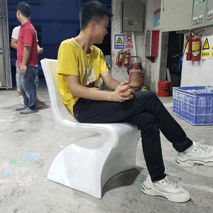 北欧现代玻璃钢软包单人椅